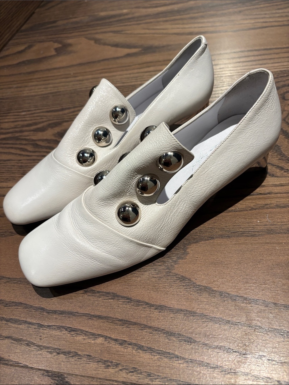 Burberry Ambridge White Leather Embellished Pumps 39